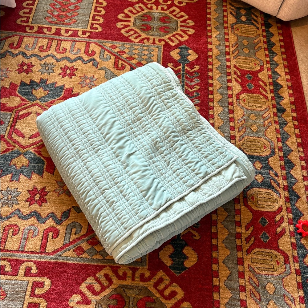 King Elegant Light Blue Quilted Blanket